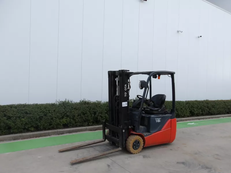 Toyota - Forklifts - V25015