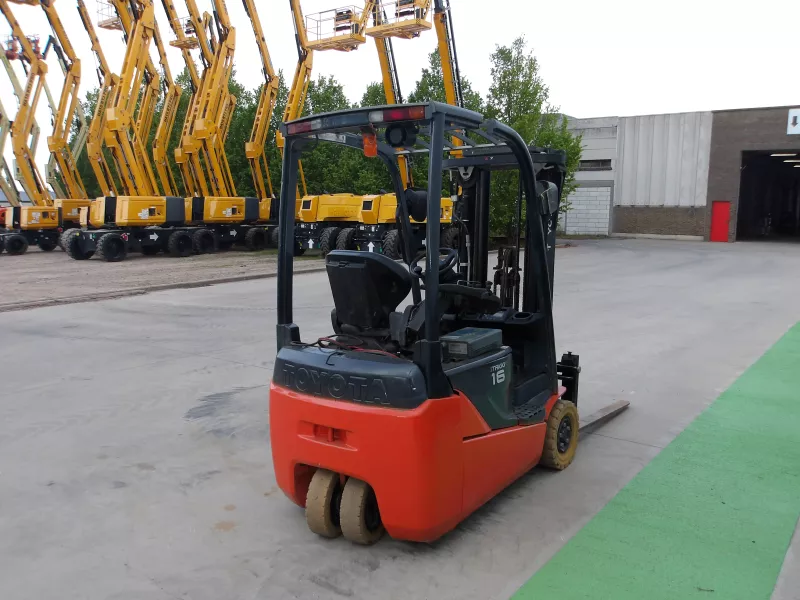 Toyota - Forklifts - V25015