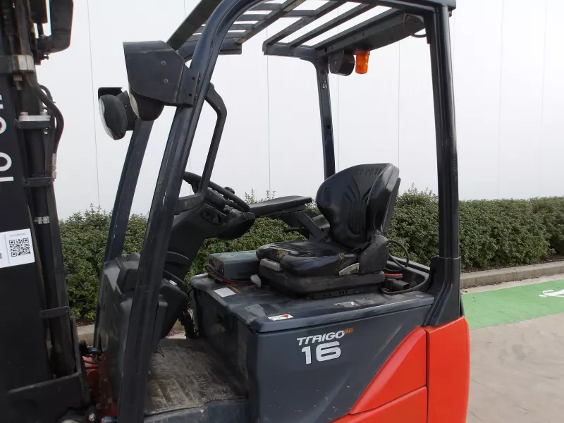 Toyota - Forklifts - V25015
