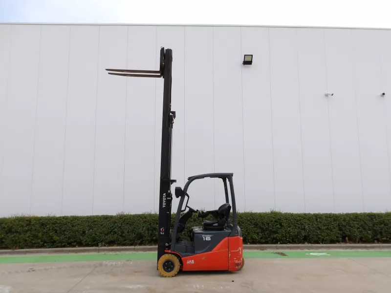 Toyota - Forklifts - V32138