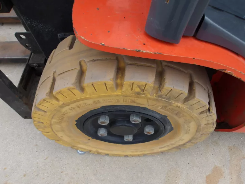 Toyota - Forklifts - V32138