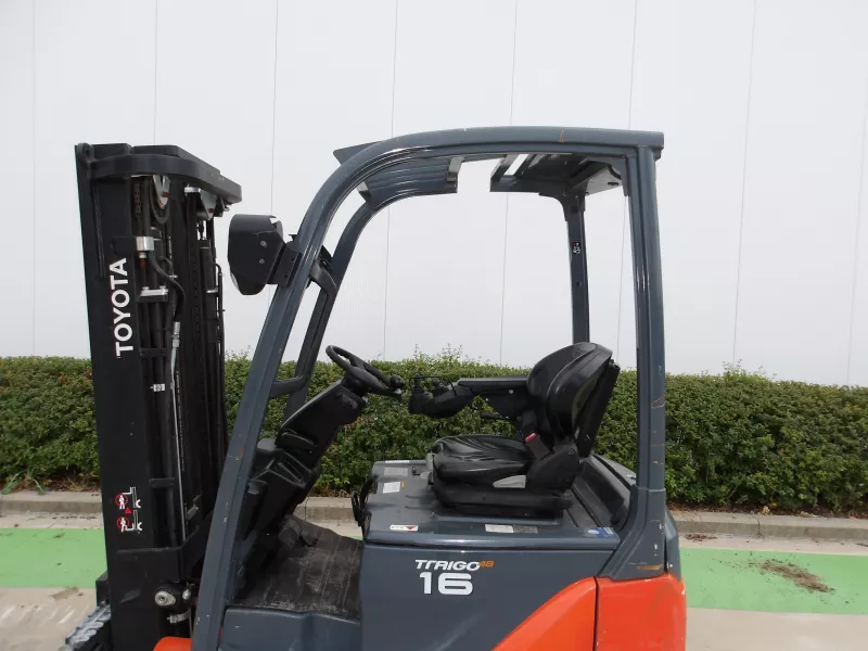 Toyota - Forklifts - V32138