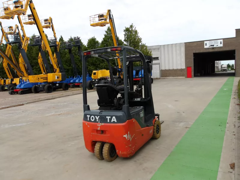 Toyota - Forklifts - V32138