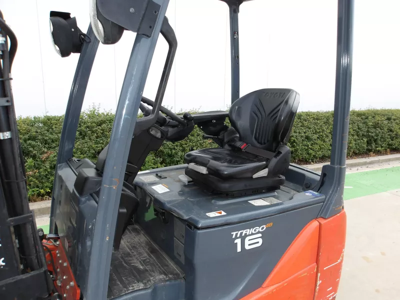 Toyota - Forklifts - V32138